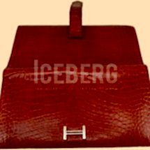 Покраска красного клатча